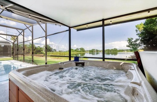 Loughman House | Happy Rest Place Home Lake View with Pool and HotTub