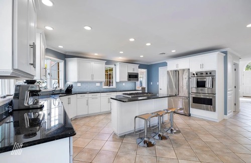 Fort Lee House | Happy Stay - Charming 4-bedroom house with WiFi, AC in lovely Fort Lee