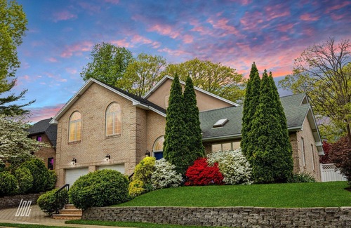 Fort Lee House | Happy Stay - Charming 4-bedroom house with WiFi, AC in lovely Fort Lee