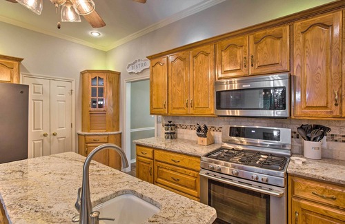 Emory House | Happy Trails Hideout w/New Bunk House & Hot Tub!