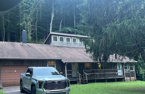 Tallassee House | Happy Valley Mountain Getaway!