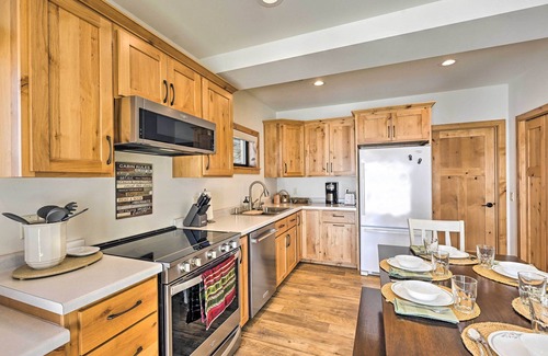 Okee Cabin | ‘Happy’s Haven’ Cabin w/Gas Grill & Fire Pit!
