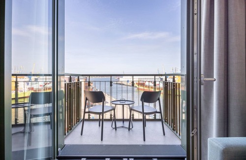 Wismar Apartment | Harbor apartment with balcony in a prime location with a great view of the Old Harbor -