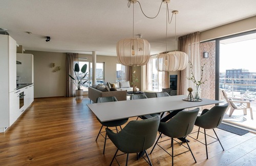 Vissershaven Apartment | Harbor Breeze: Modern Stay