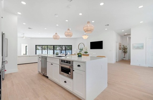 Sugar Sands House | Harbor by the Beach - Cozy renovated home steps away from the Beach!