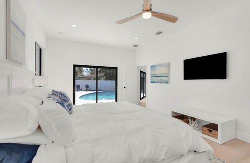Sugar Sands House | Harbor by the Beach - Cozy renovated home steps away from the Beach!