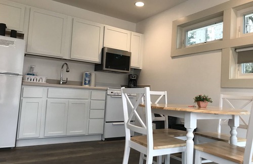 Sawyer Cottage | Harbor Country Cottage with private beach access