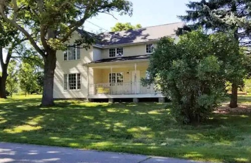 La Porte House | Harbor Country Farmhouse w/games, fire-pit, volleyball, badminton and more