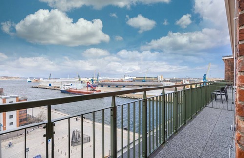 Wismar Apartment | Harbor residence with gallery bedroom, roof terrace and unique harbor view
