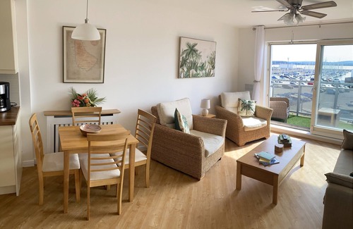 Hamworthy Apartment | Harbour Lights sea and beach views with a Caribbean-style and secure parking