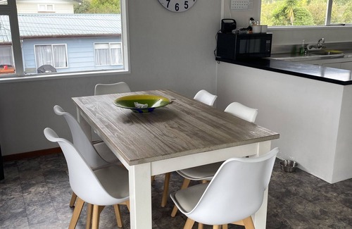 Coromandel House | Harbour views, close to town