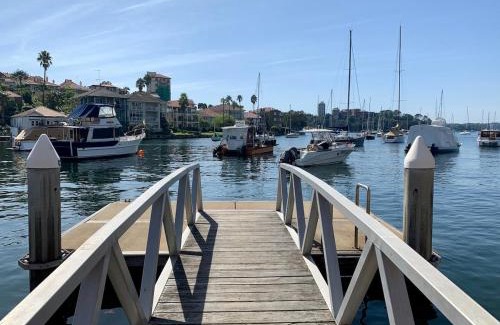 Kirribilli Apartment | Harbourside stay in Kirribilli, with Opera House glimpses