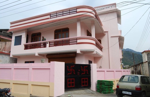 Rishikesh House | HariHar Niwas- Studio Apartment, near Gangaji