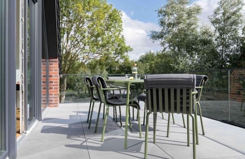 Neufunnixsiel House | Harlepadd 3a Modern retreat