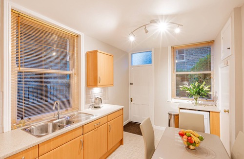 Harrogate Apartment | Harlow View, Harrogate - 2 bedroom apt. Dog Friendly. Free Parking.