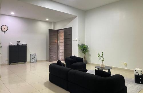 Sungai Pelek House | Harmony Lodge