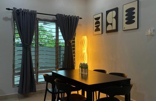 Sungai Pelek House | Harmony Lodge