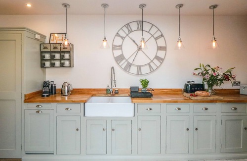 Briggswath Cottage | HARRIET'S COTTAGE, pet friendly, with open fire in Briggswath