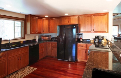 Klamath Lake House | Harriman Springs Resort Cabin 1 - A Vacation House with Accommodations & Views