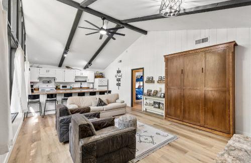 Flagstaff House | Harry Potters Hideaway- Walking distance to golf course, food, coffee, shops, ice cream, athletic club and more!