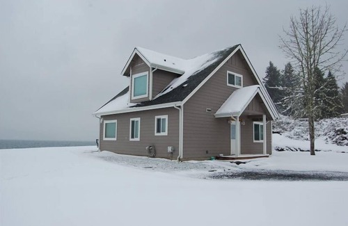 Shelton Cabin | Harstine Island, Waterfront W/View of Puget Sound, Mt Rainier