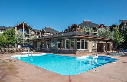 East Kootenay Condo | Hart of it All | Top Floor | Pool | Hot Tub | Gym