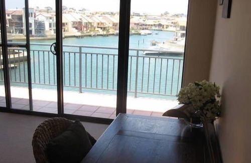 Wannanup Villa | Hartog Villa on Baywater Canal