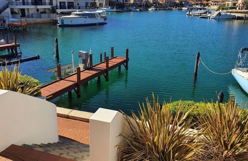 Wannanup Villa | Hartog Villa on Baywater Canal