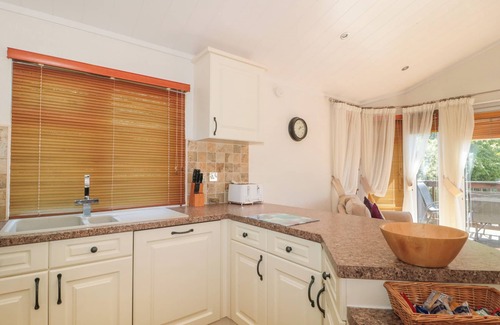 Puxton Cottage | HARVESTER LODGE, family friendly, luxury holiday cottage in Hewish