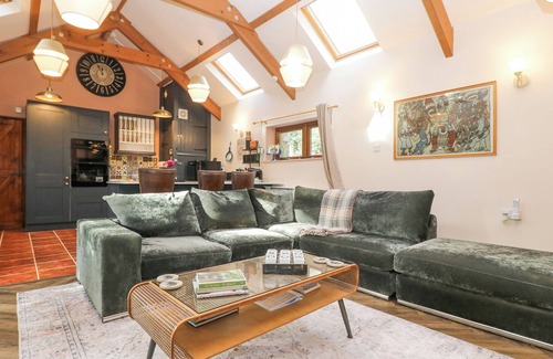 Helston Cottage | HARVEY'S HOUSE, family friendly, with hot tub in Helston