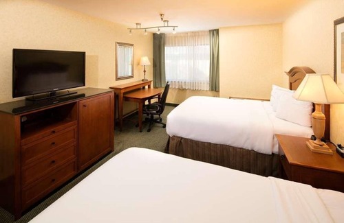 Wenatchee Resort | Hassle-free Stay! 2 Pet-friendly Units, Swimming Pool, Free Parking!