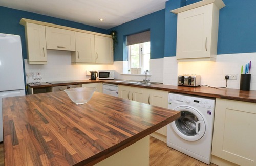 Holestone Moor Cottage | HASSOP, family friendly, with a garden in Matlock