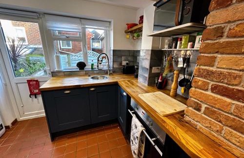 Old Town Hastings House | Hastings Old Town Tackleway privileged Sea Views whole house 3 beds