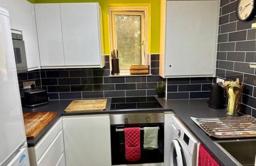 London Borough of Ealing House | Hathaway guest room