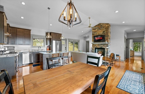 Wolf Laurel House | Hatley Pointe and Wolf Laurel Resorts - Dine, Hike, Swim, Ski, Air Conditioning