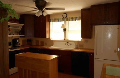 Frankfort House | Haugen's Haven - Fabulous Family Home - 3 Blocks to Lake, Steps to Downtown