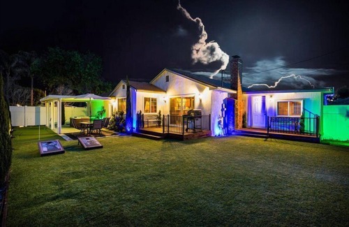 Fullerton House | Haunted Mansion Inspired Retreat, 15 Min to Disney!