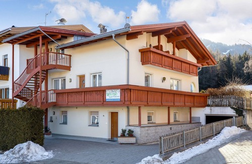 Valdaora di Sopra Apartment | Haus Aue - Apartment 1 with Balcony, Mountain View & Wi-Fi