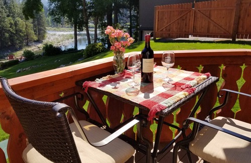 Leavenworth Ski Chalet | Haus Hanika B&B-The Chalet- Private hot tub Only 1 Mile from Downtown!