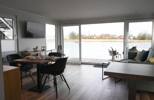 Wangerland Boat Rental | Hausboot Kajüte am Nixensteg Am Wangermeer mit Hund