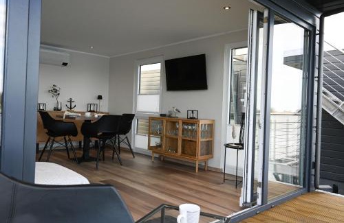 Wangerland Boat Rental | Hausboot Kajüte am Nixensteg Am Wangermeer mit Hund