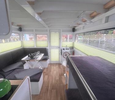 Joachimsthal Boat Rental | Hausboot Rollyboot