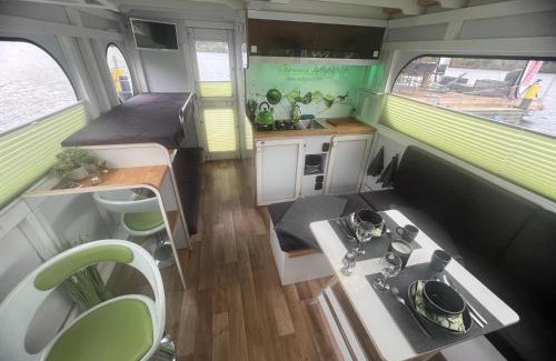 Joachimsthal Boat Rental | Hausboot Rollyboot