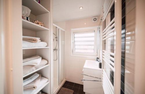 Laasow Boat Rental | Hausboot Seeschwäche - LP12