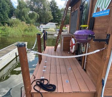 Priepert Boat Rental | Hausfloß D9-1