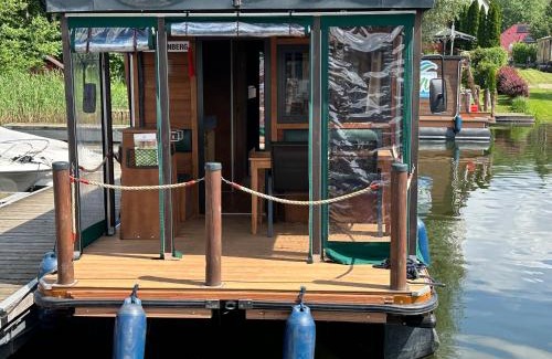 Priepert Boat Rental | Hausfloß D9-1