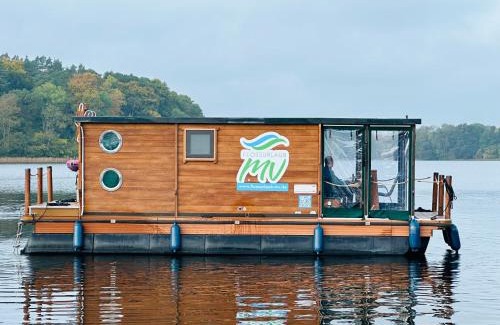 Priepert Boat Rental | Hausfloß D9-1