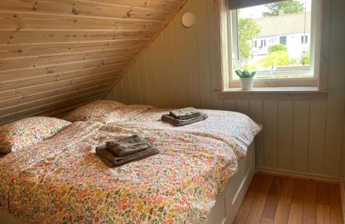 Farsund Apartment | Havbris apartment with sea view in Borhaug, Farsund