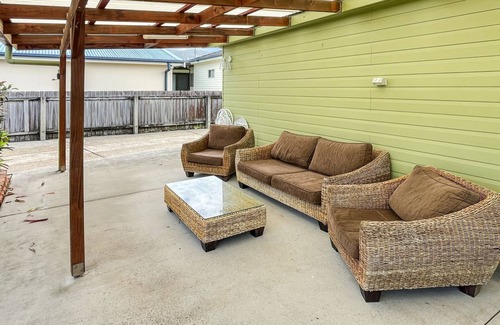 North Haven House | Haven Hideout - 3 bedroom holiday home in North Haven, close to beach, wifi available