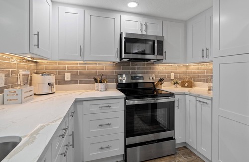 Sea Ranch On The Gulf House | Haven Waterfront Walk to Beach, Pool, Kayak, Games